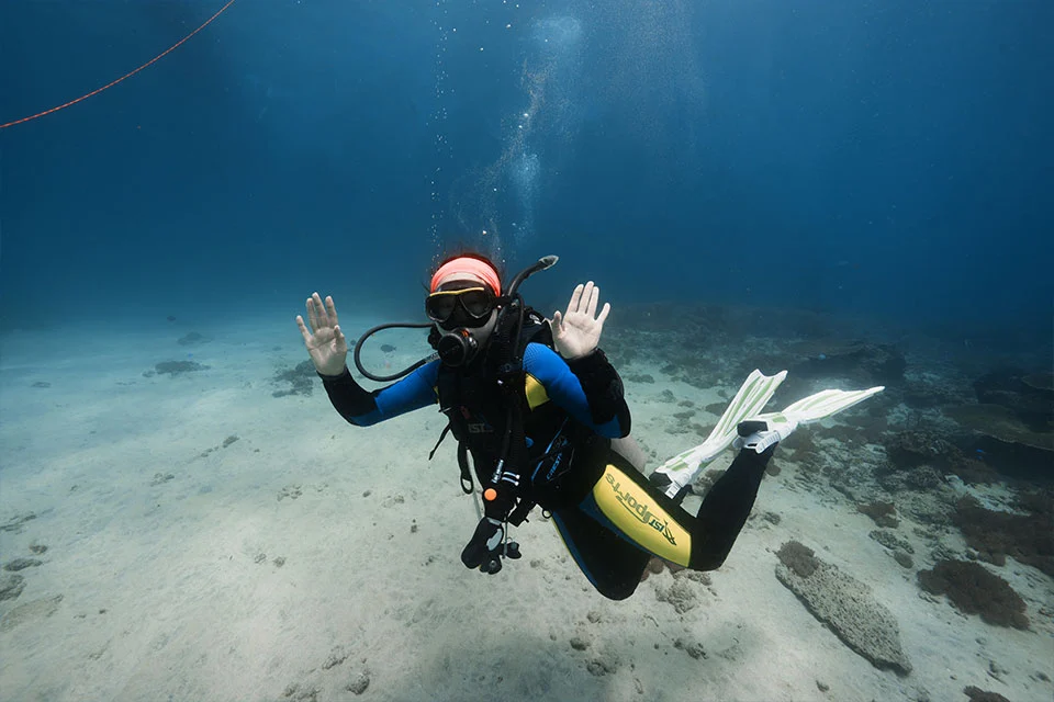 Scuba Diving Hand Signals How Divers Communicate Bali FUN Diving